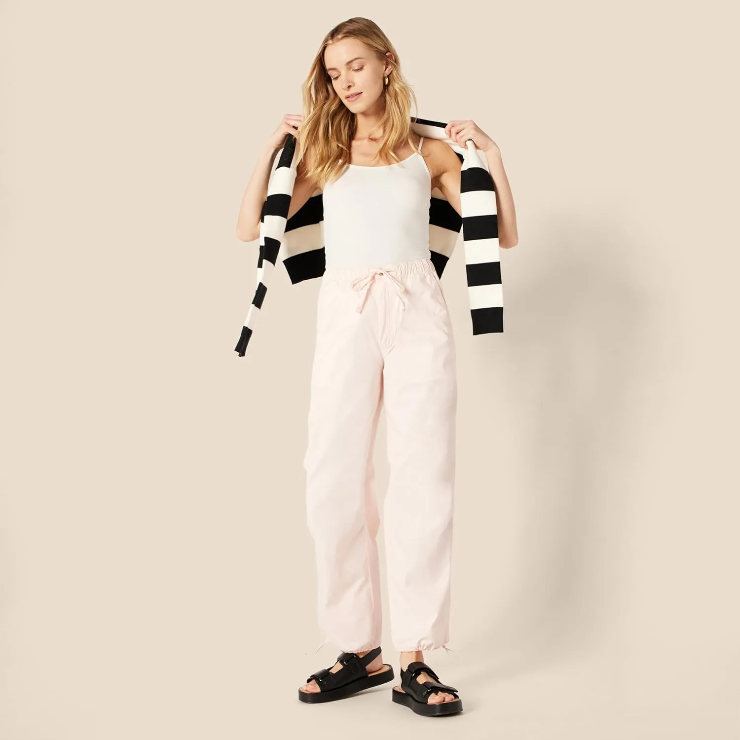 Amazon Essentials Women's Mid-Rise Baggy Loose-Fit Wide-Leg Parachute Pants