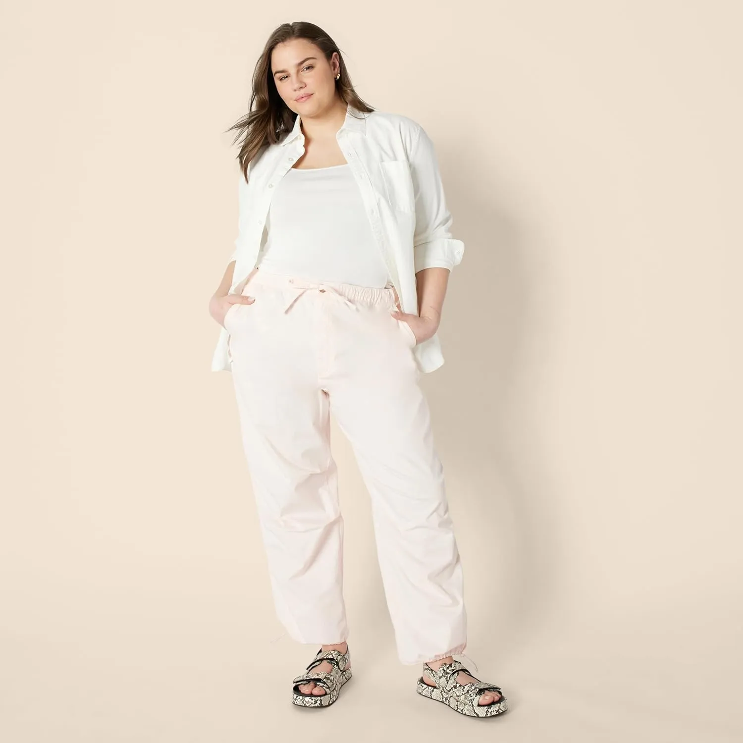 Amazon Essentials Women's Mid-Rise Baggy Loose-Fit Wide-Leg Parachute Pants